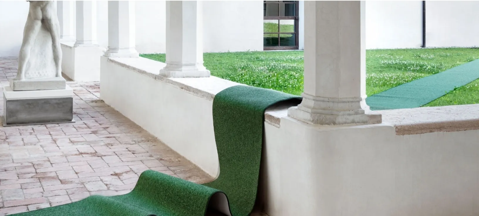 Tappeto passatoia in tessuto Bouclè verde Berlino di Besana Moquette
