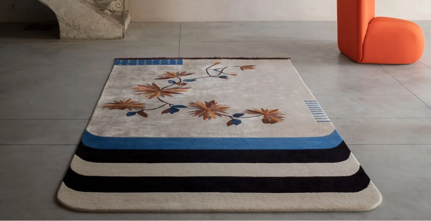 Tappeto Kyu dai colori allegri tipici della tecnica decorativa Bingata di Besana Moquette