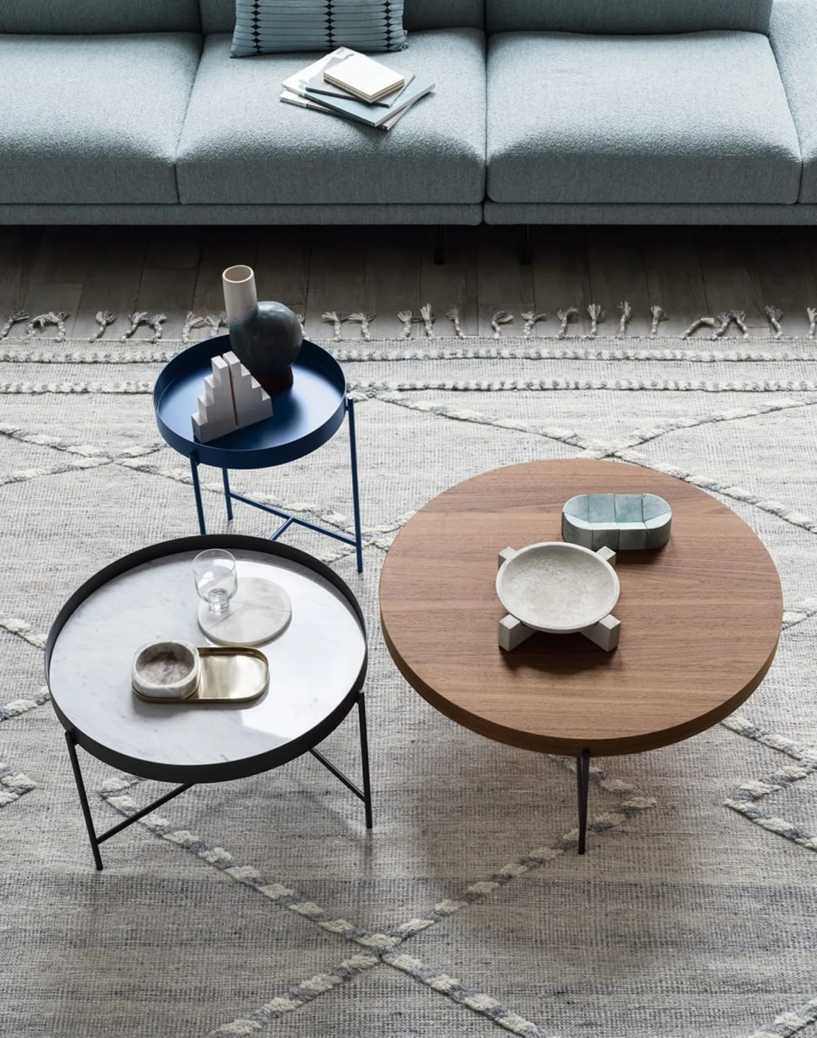 Tavolino rotondo in legno, in ceramica e metallo o metallo Globe di Novamobili