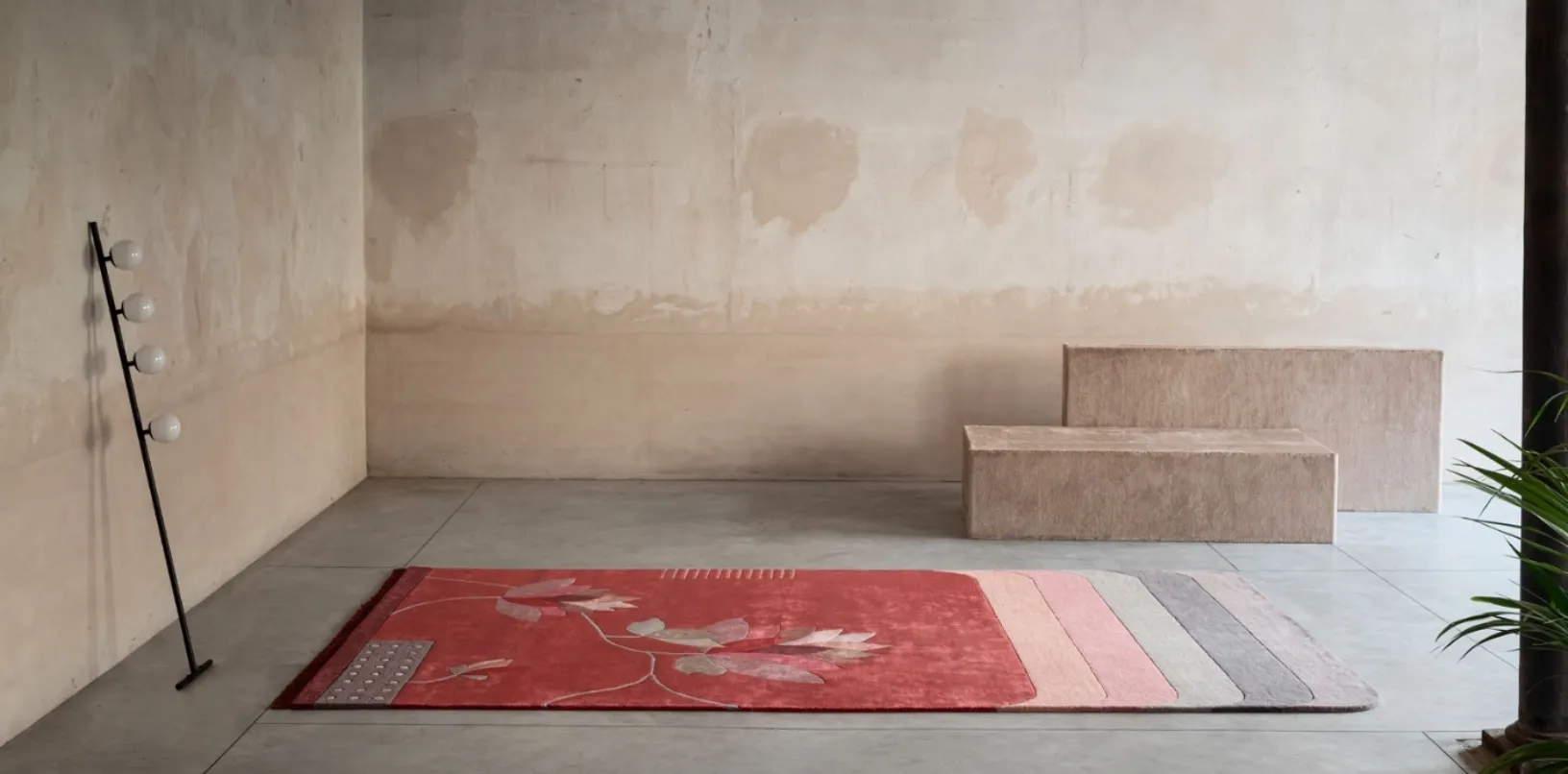 Tappeto Ryu raffigurante una natura tropicale di Besana Moquette