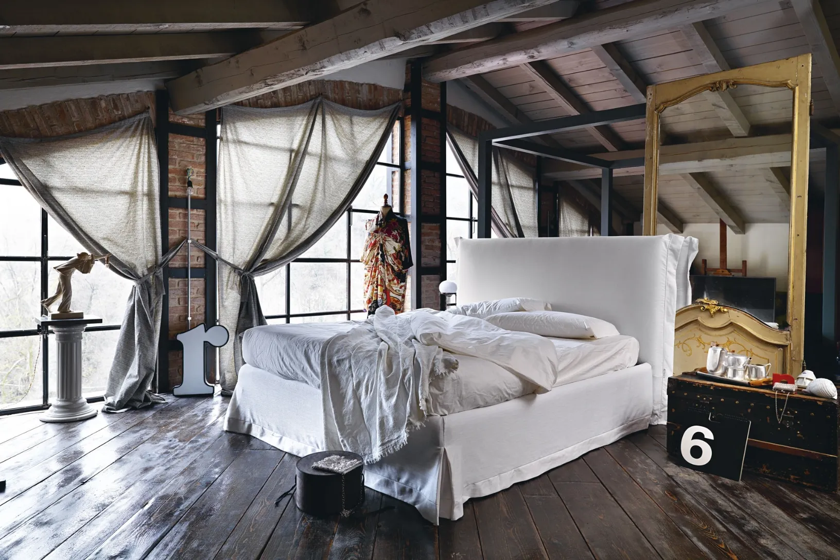Letto con testiera imbottita Chloè di Noctis