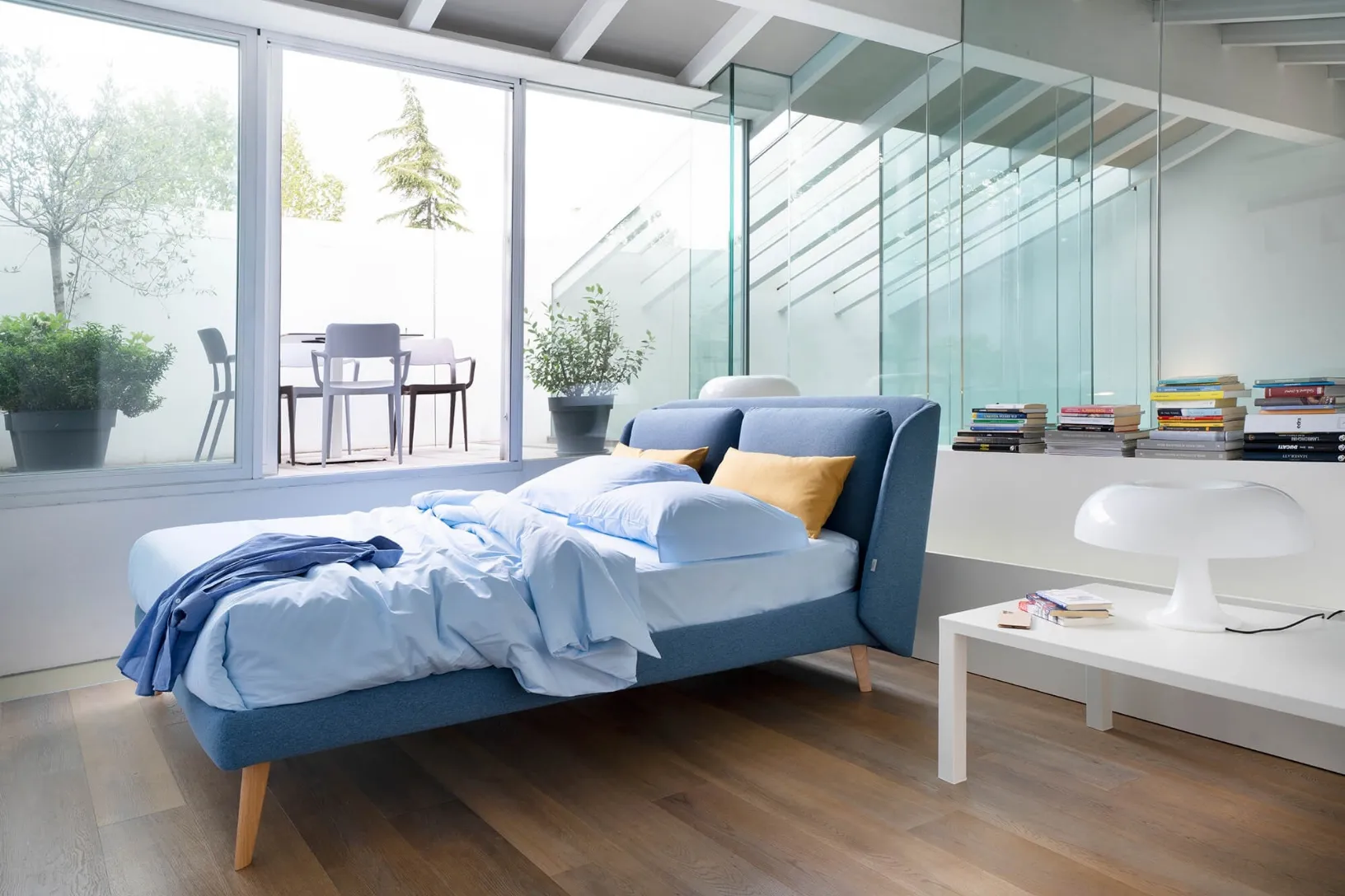 Letto in tessuto con testiera Hello di Noctis