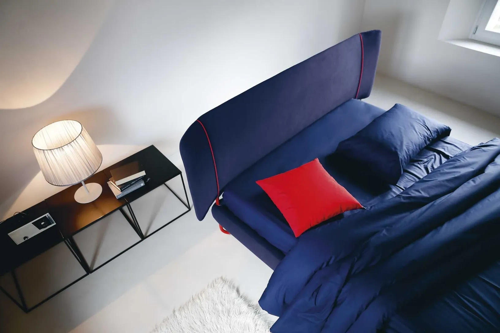 Letto in tessuto con testiera Hug 02 di Noctis