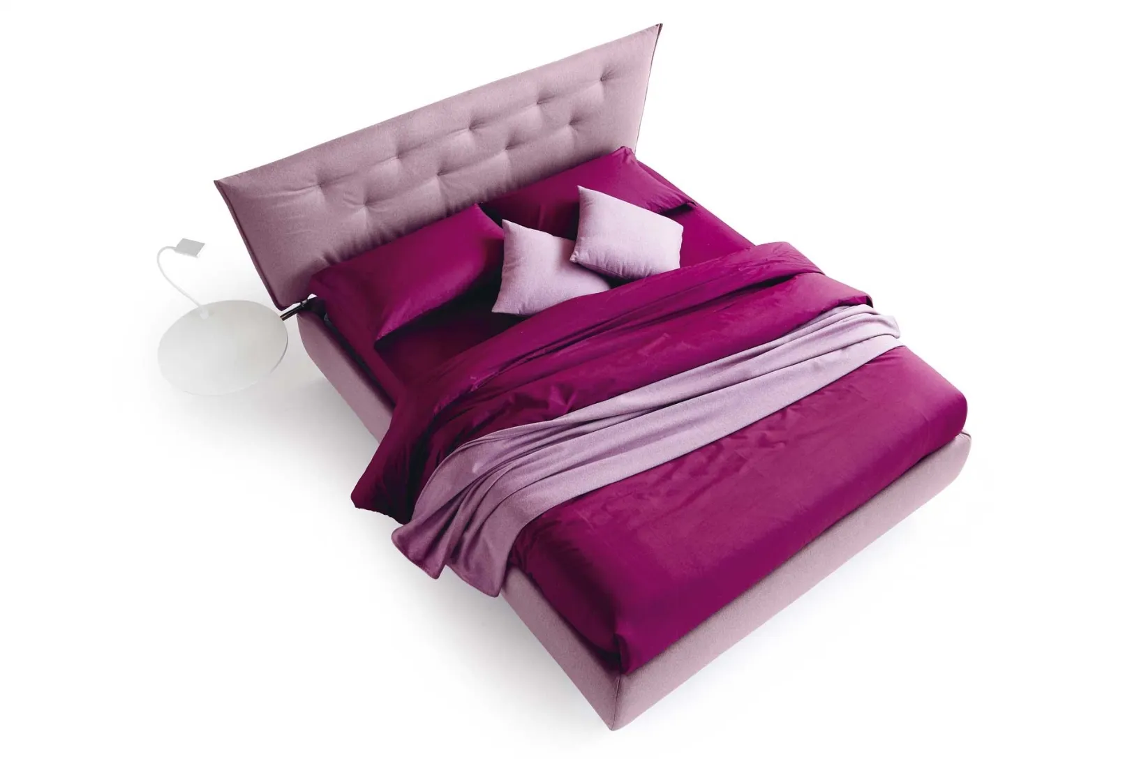 Letto imbottito con testiera trapuntata Hug 04 Cross di Noctis