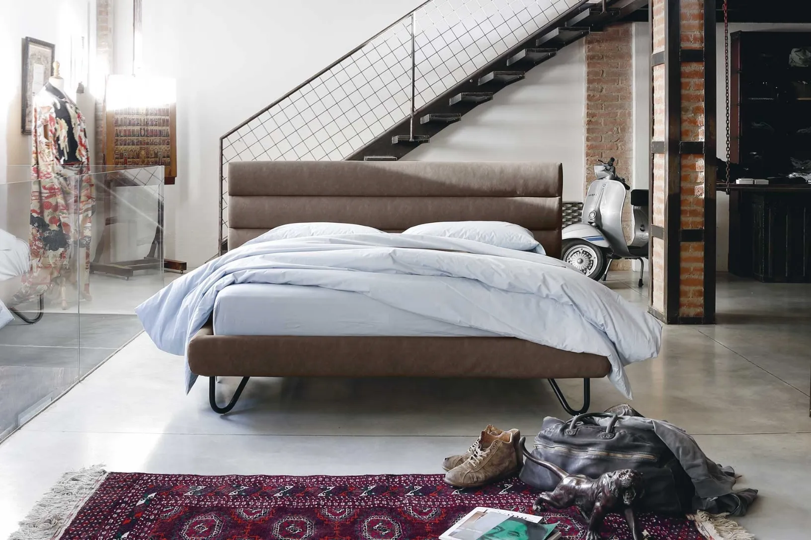Letto imbottito con testiera Hug 06 di Noctis