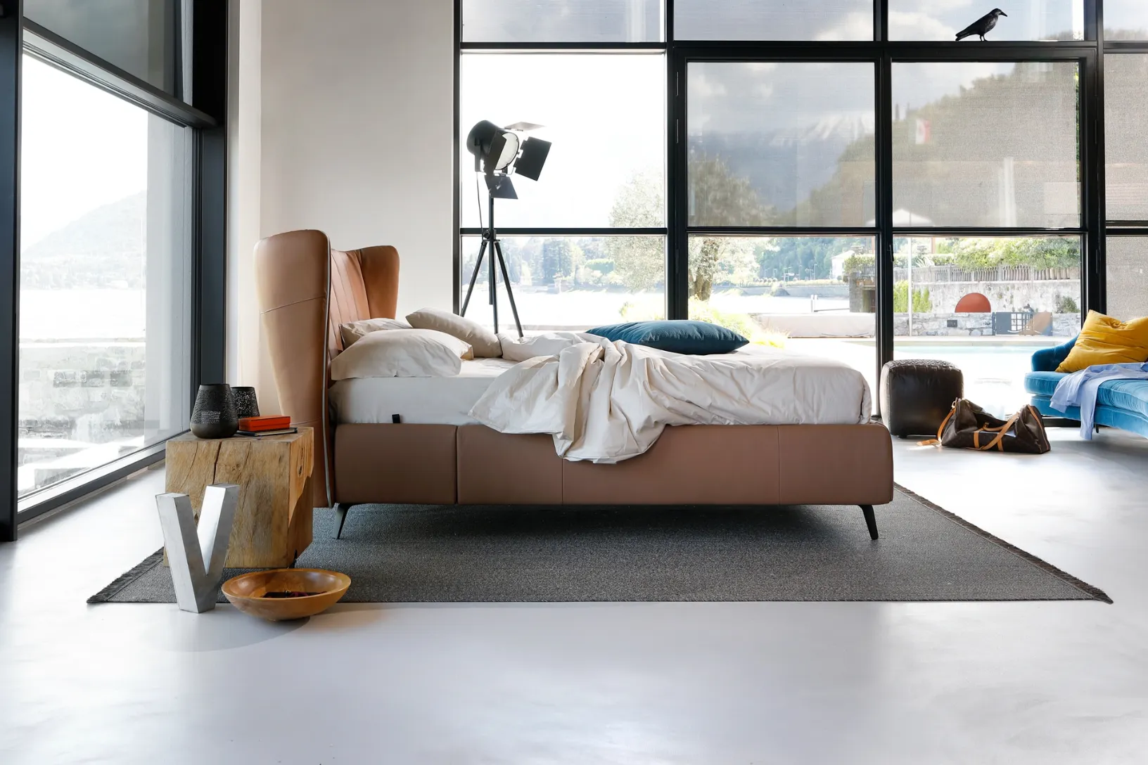 Letto in ecopelle con testiera curva Leonte di Noctis
