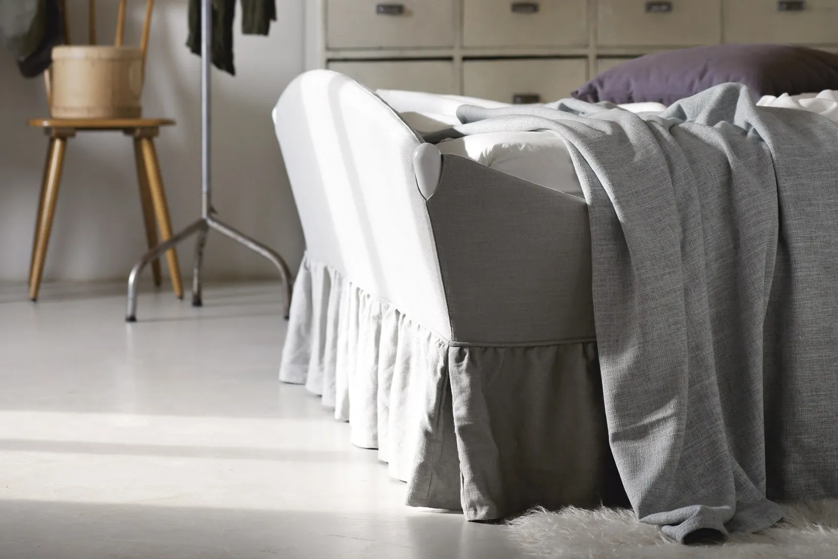 Letto matrimoniale in tessuto con testiera Lullaby Chic di Noctis