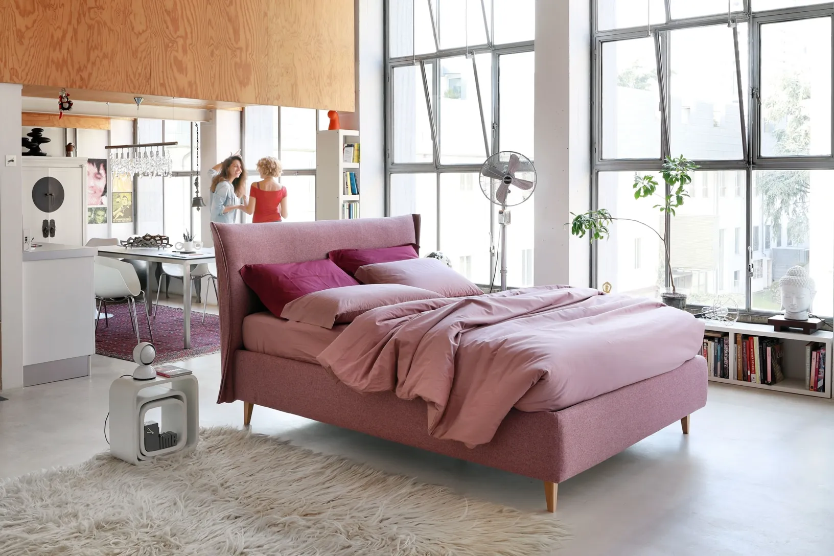 Letto moderno, in tessuto imbottito, con testiera Osaka di Noctis