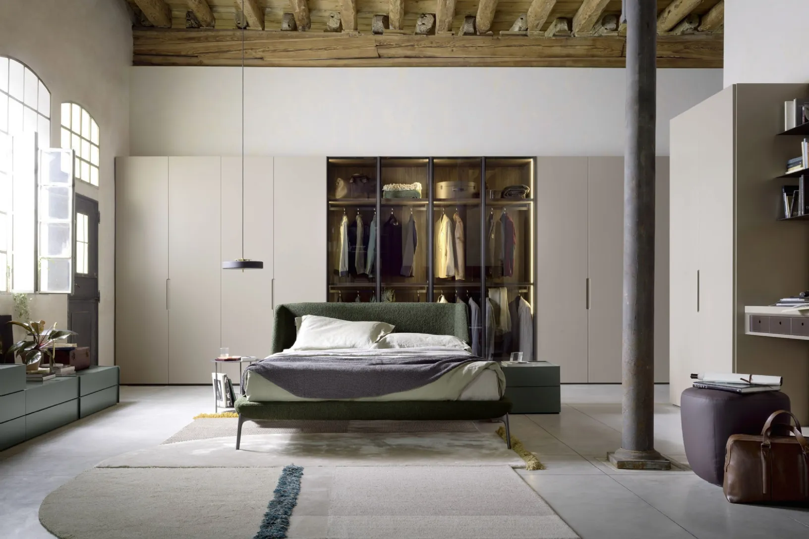Letto in tessuto con testiera avvolgente Velvet di Novamobili