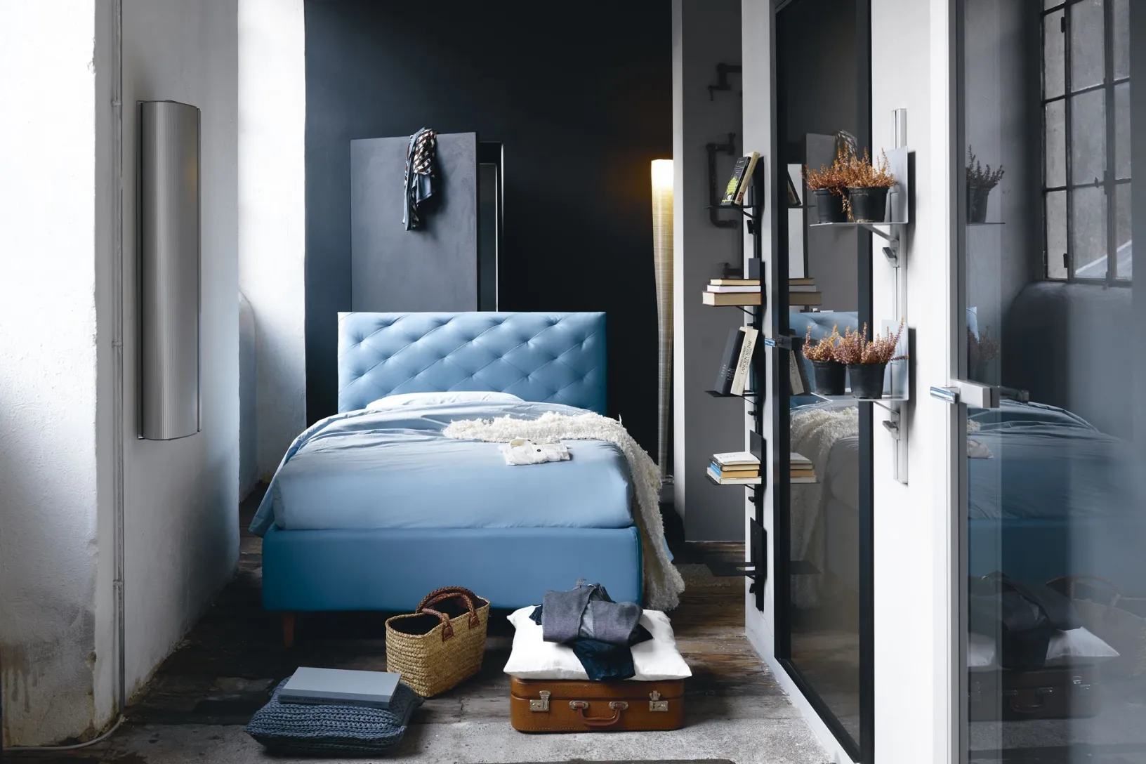 Letto singolo in ecopelle con testiera capitonné e contenitore So Ever di Noctis