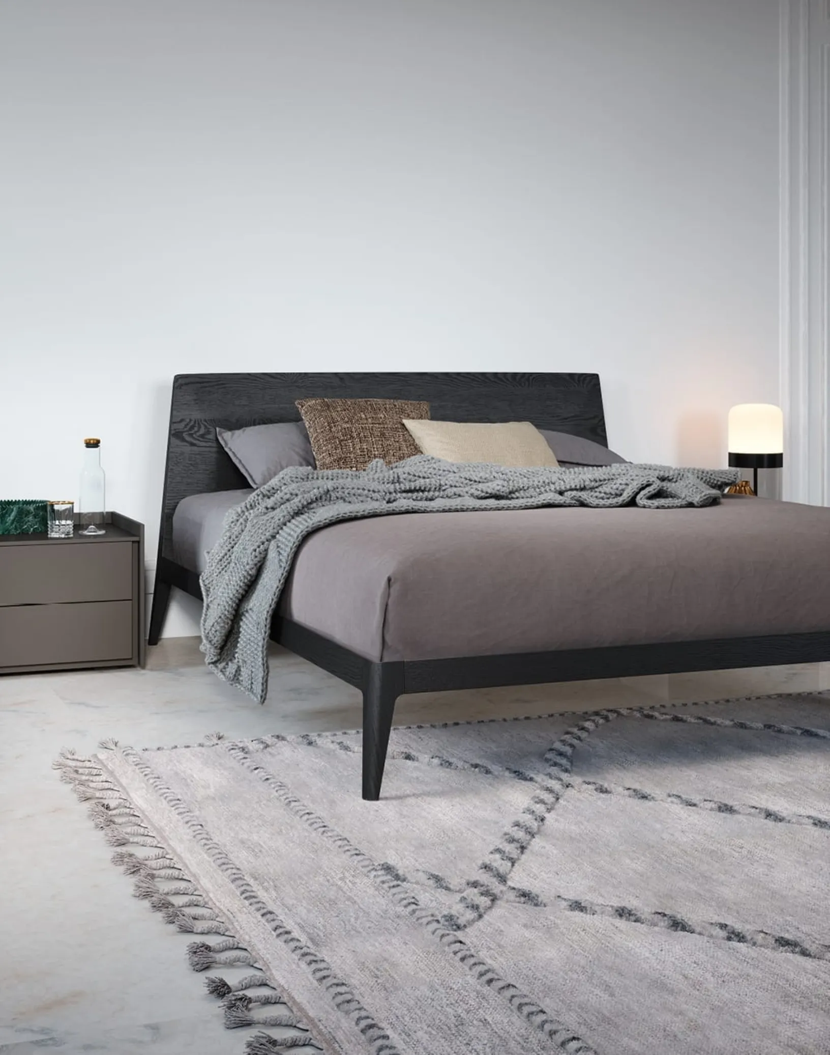 Letto in legno impiallacciato con testiera Siri di Novamobili