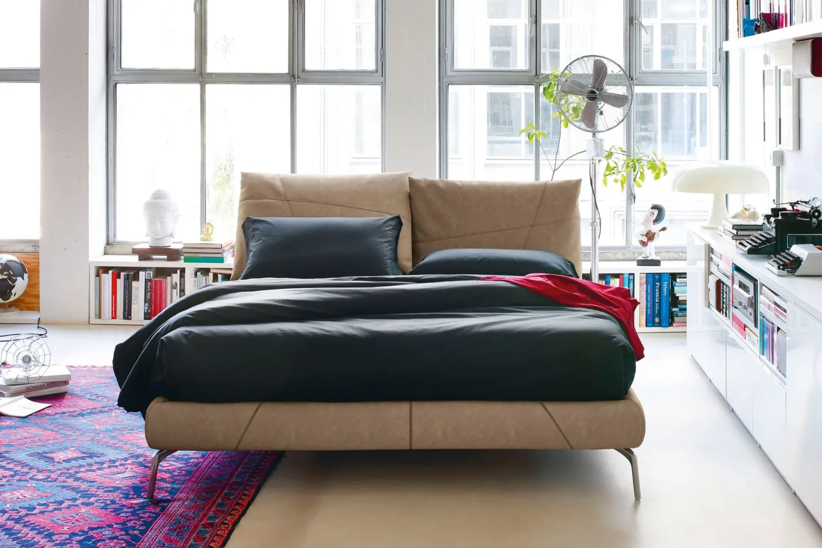 Letto moderno in pelle con testiera So Casual di Noctis