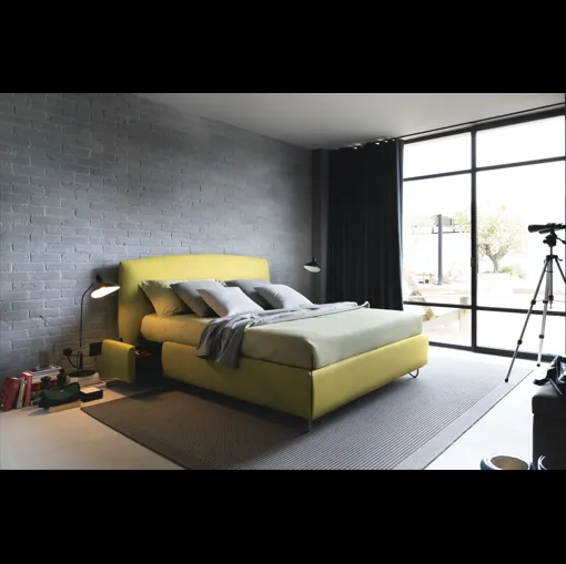 Letto in tessuto imbottito con contenitore Sula di Noctis