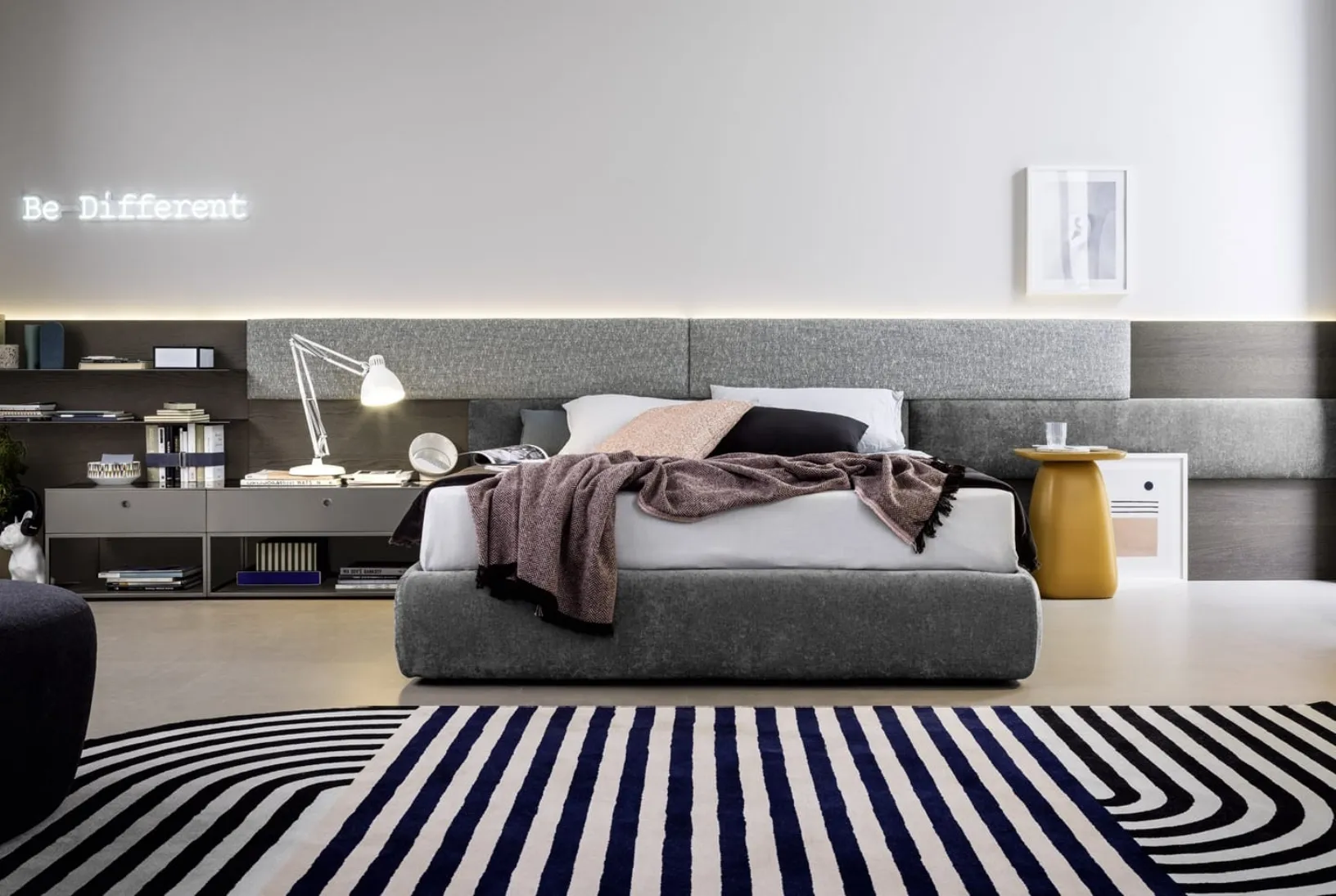 Letto Testiera Space in legno e tessuto di Novamobili