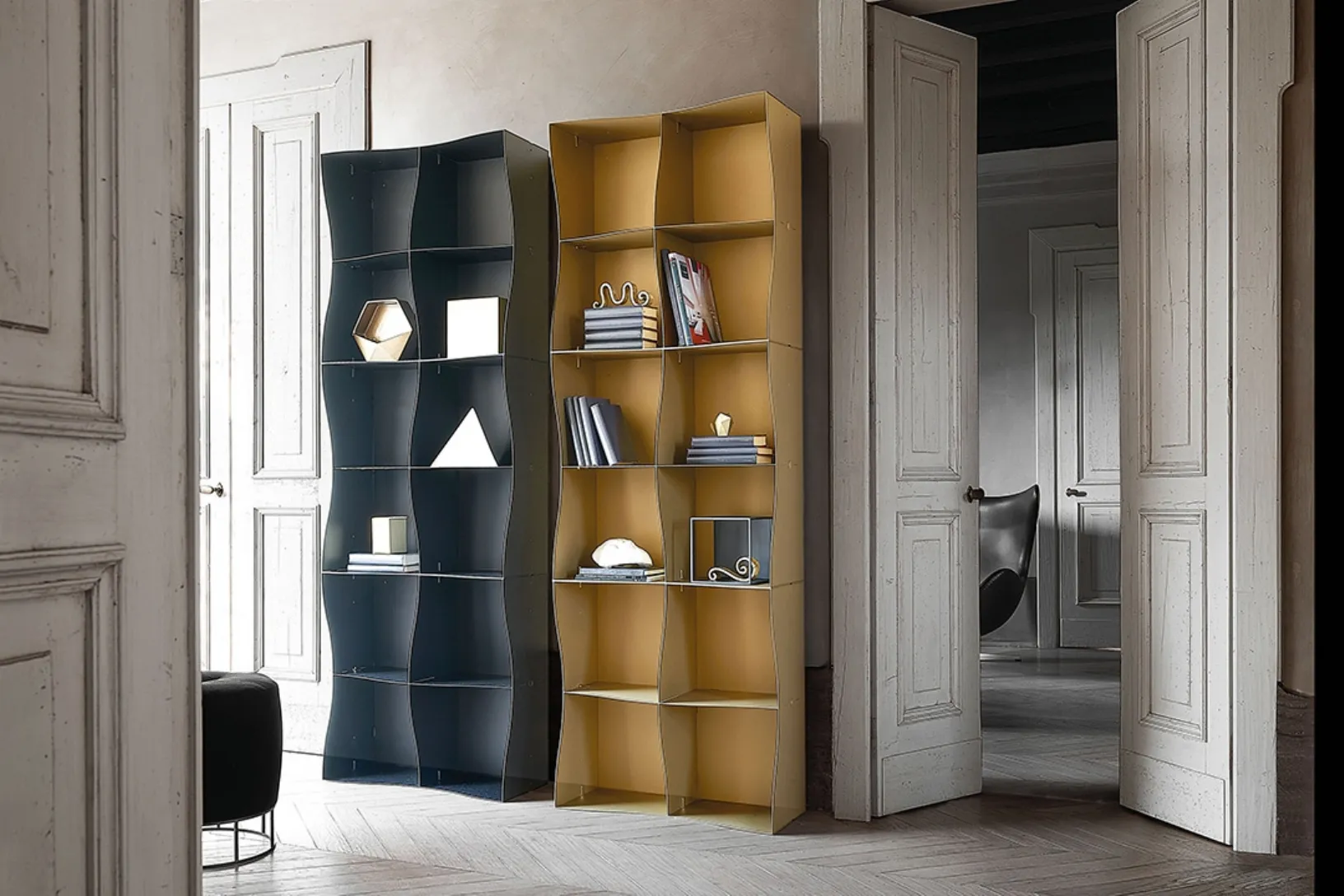 Libreria Iron Ic in metallo verniciato Grafite e Ottone di Ronda Design