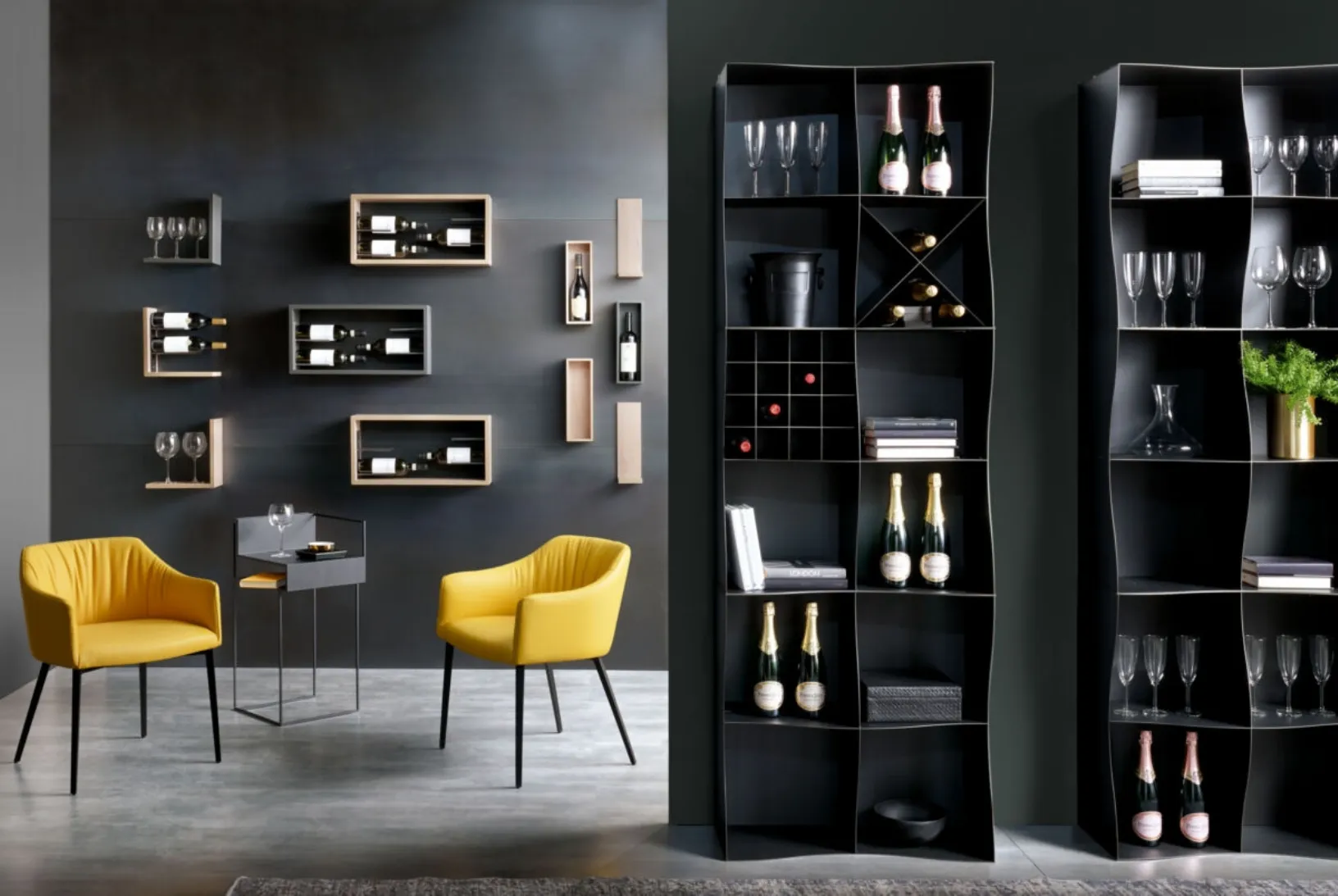 Libreria Iron Ic in metallo verniciato Nero di Ronda Design