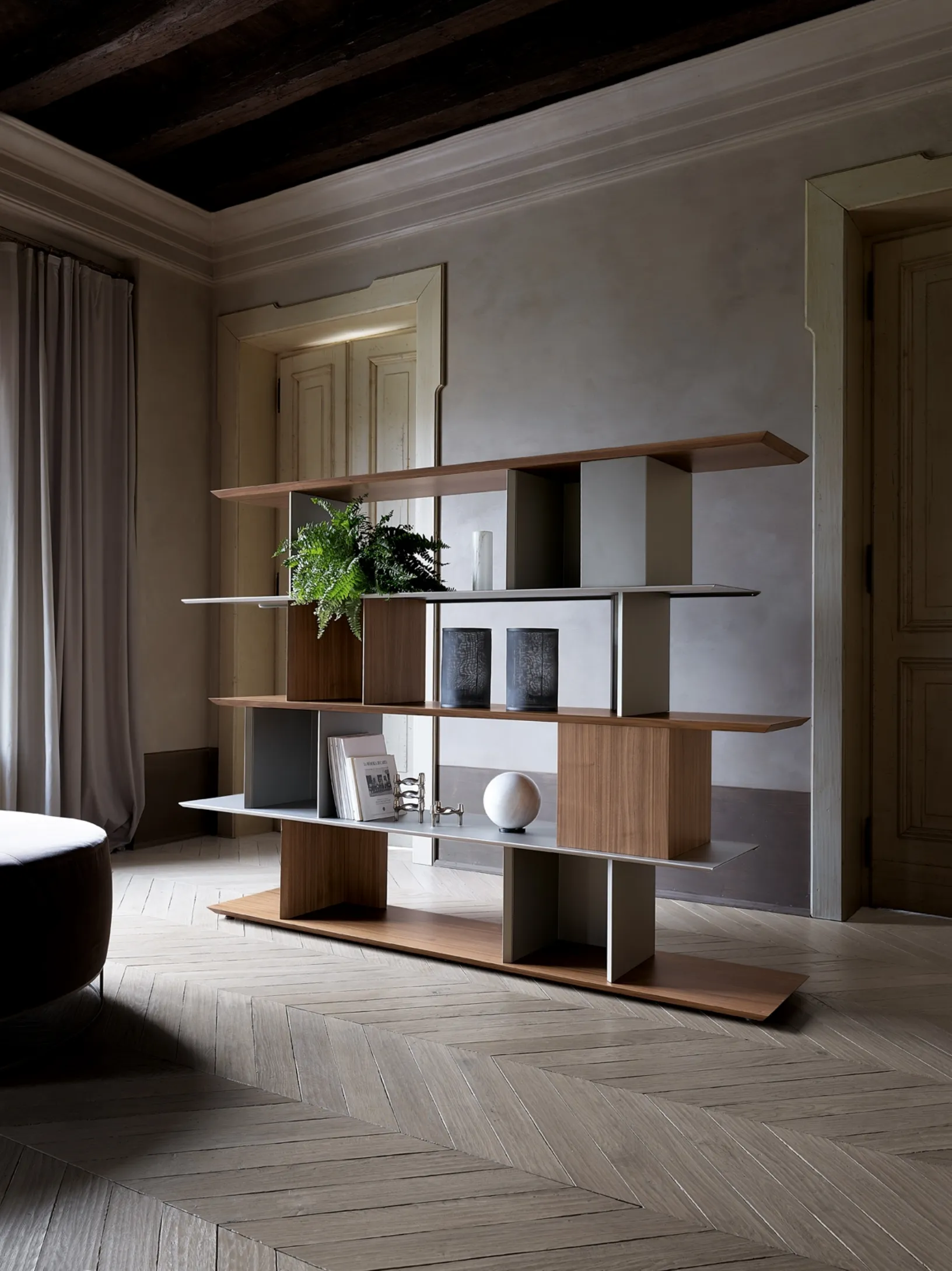 Libreria divisoria componibile magnetica in legno e metallo verniciato Libera 45 di Ronda Design