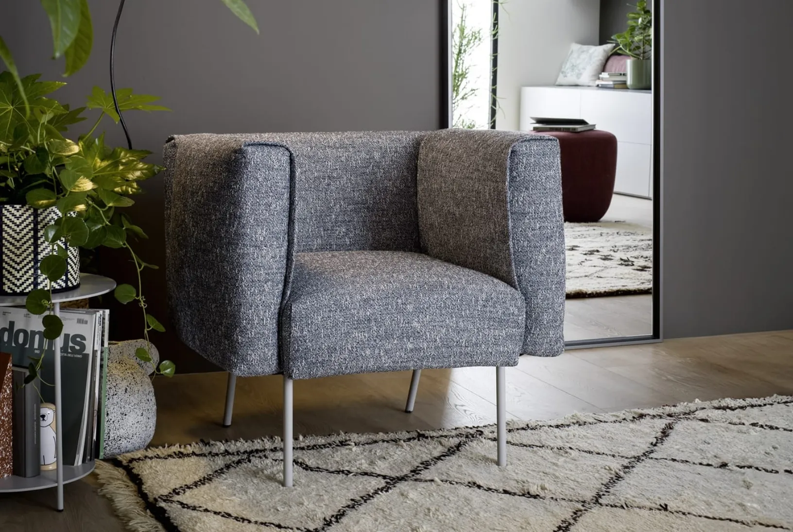 Poltroncina Onni in tessuto imbottito di Novamobili