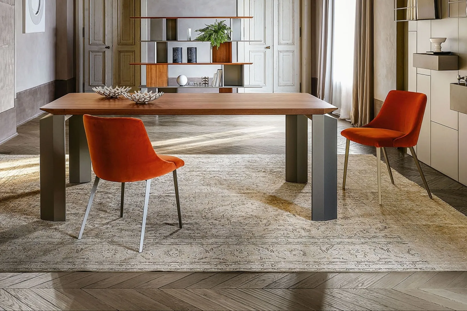 Sedia Asana in velluto con gambe in metallo di Ronda Design