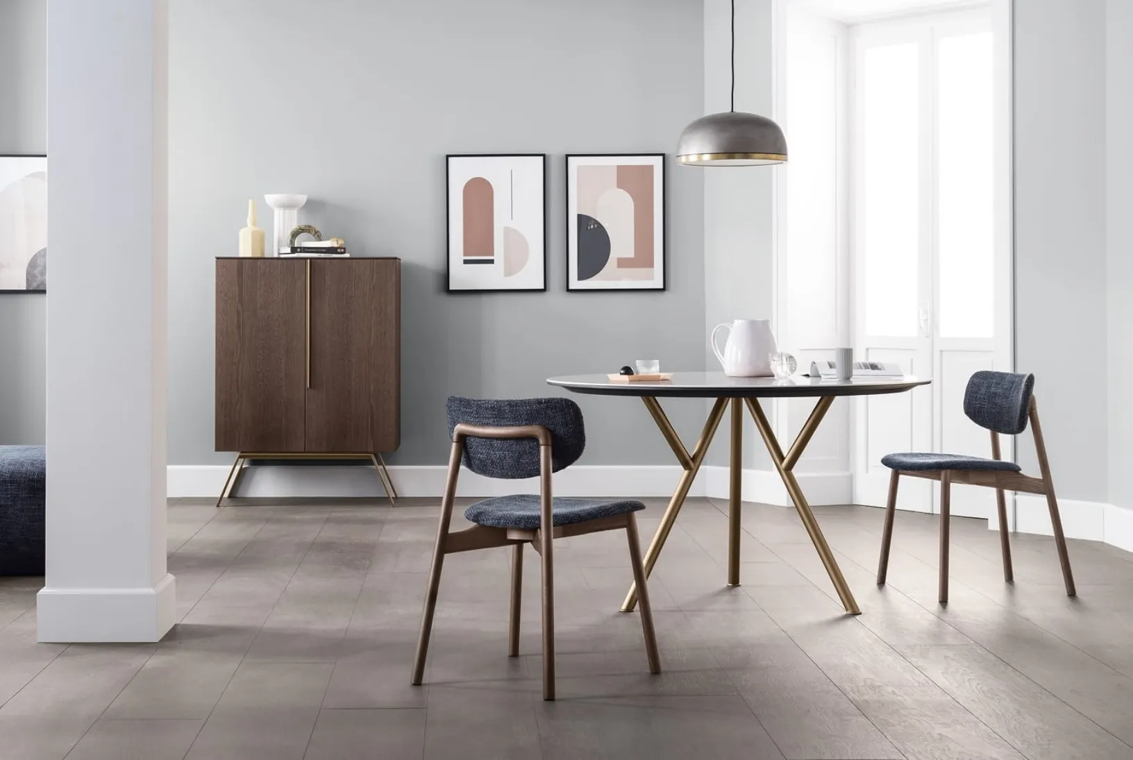 Tavolo rotondo Sunny con top in marmo Bianco di Carrara e gambe in metallo di Novamobili